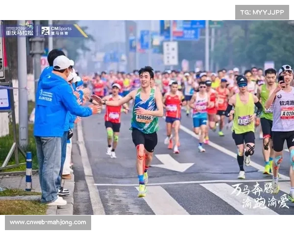 重庆马拉松丰配友刷新中国选手赛事纪录，万人参与